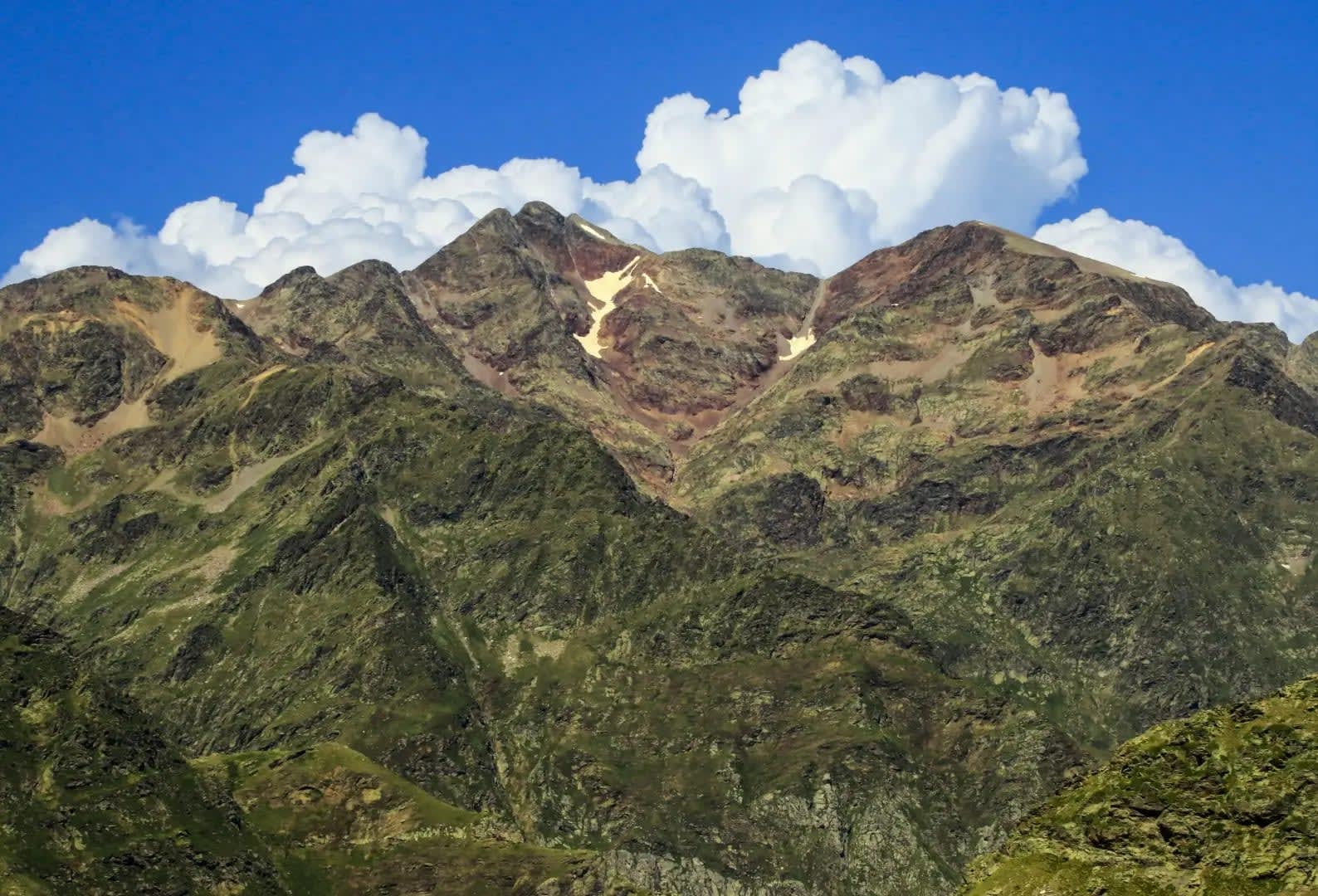 mountains with vegetation and houses, Hutiao-Xia