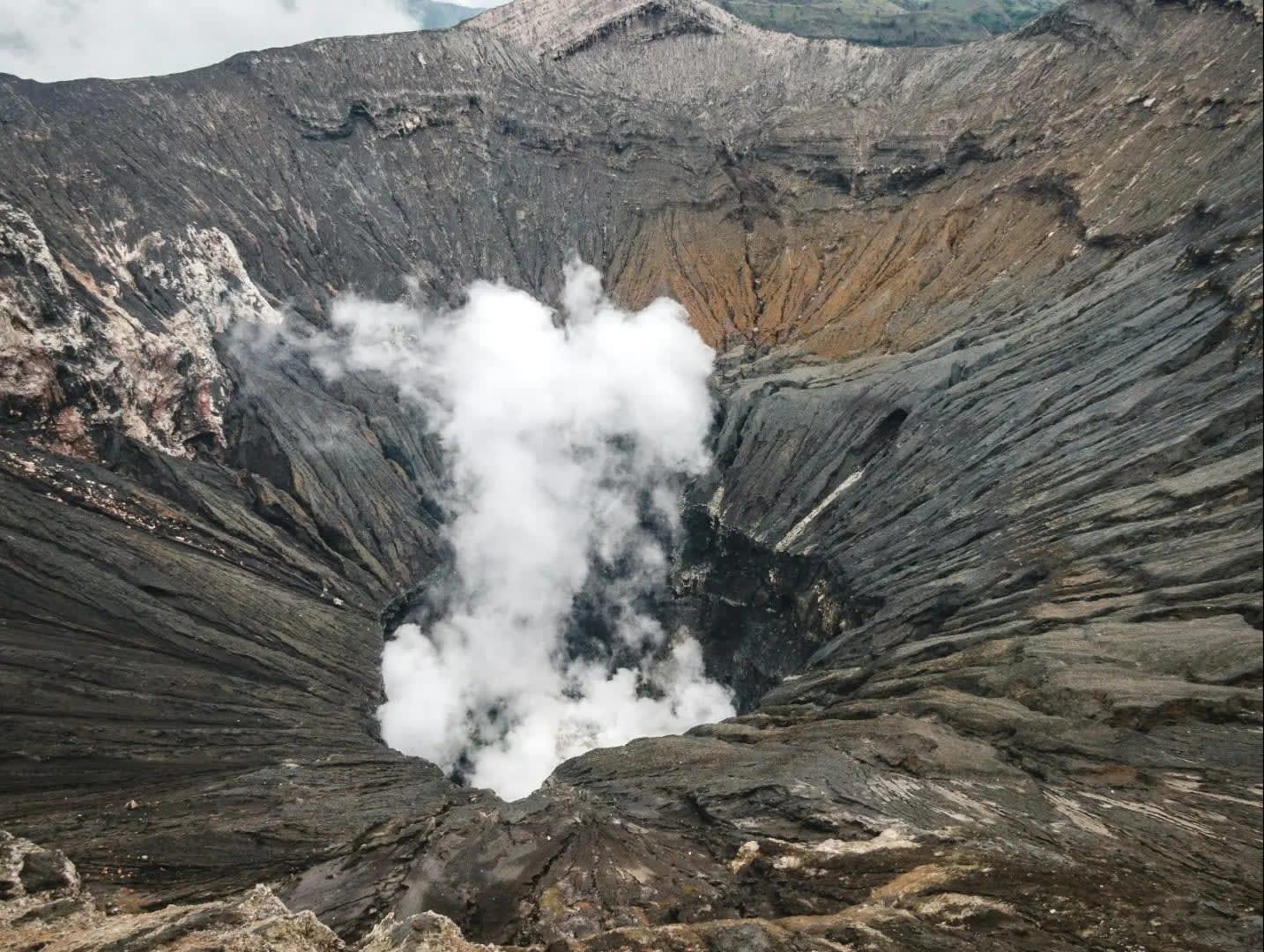 Smoke coming out of a mountain, Gunung Bromo