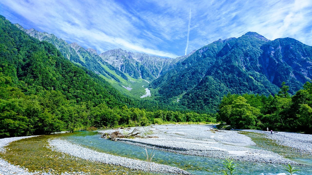 Kappa Bridge over the clear Azusa River with the Hotaka peaks behind in Kamikochi Nagano Japan