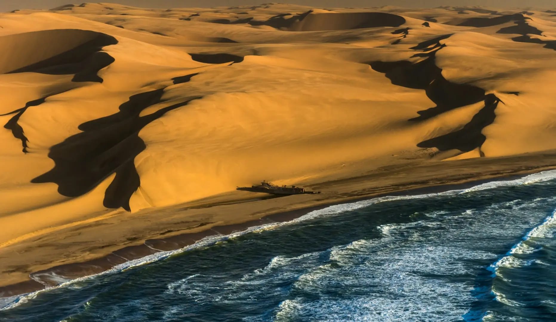 Skeleton Coast : Namibia’s Enigmatic Coastal Wilderness 