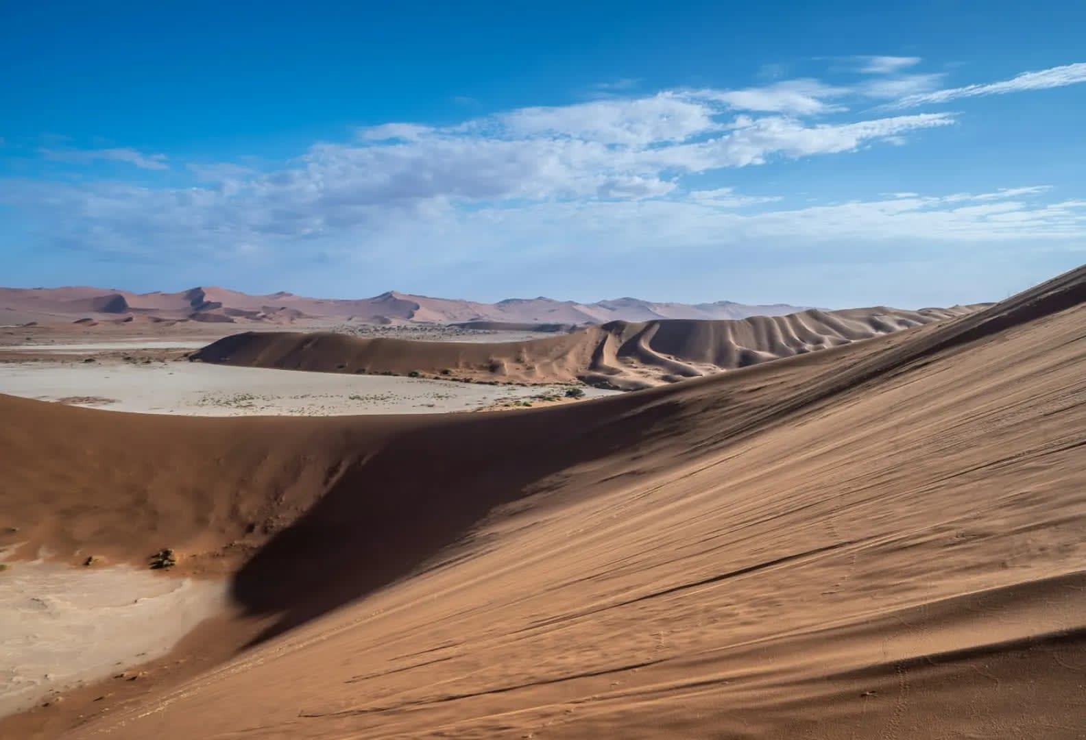 Sossusvlei : Namibia’s Iconic Desert Destination