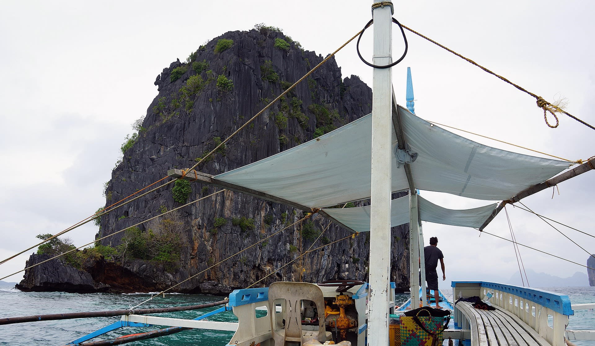 El Nido limestone cliffs and turquoise waters