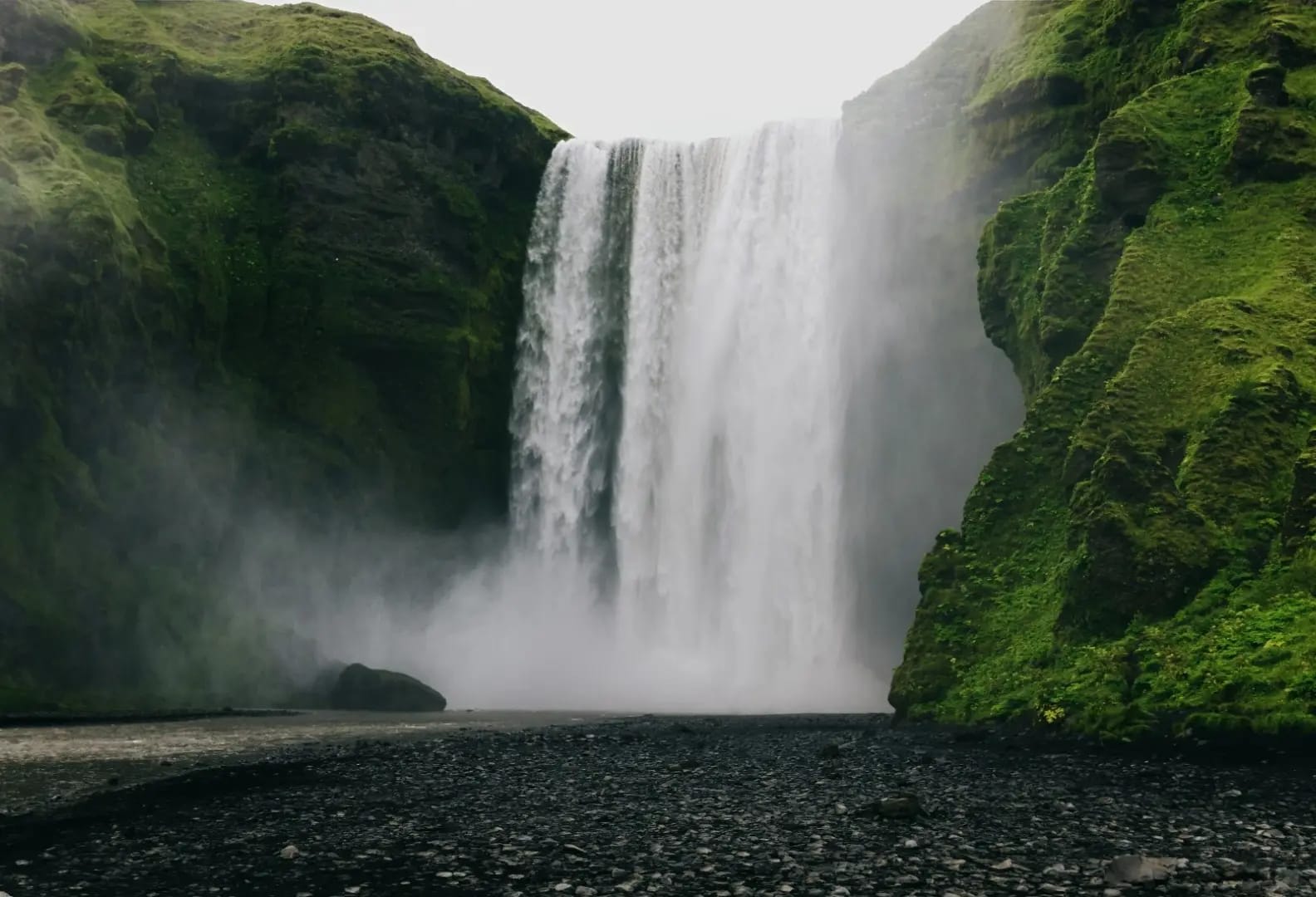 Waterfall over black rocky ground, Chutes Boyoma