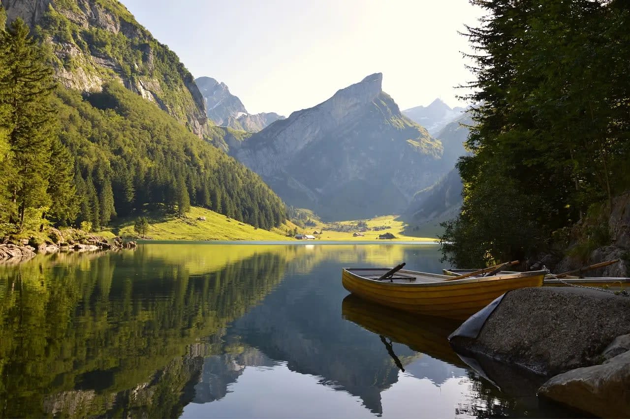 raft on a river between mountains with vegetation, Vierwaldstattersee