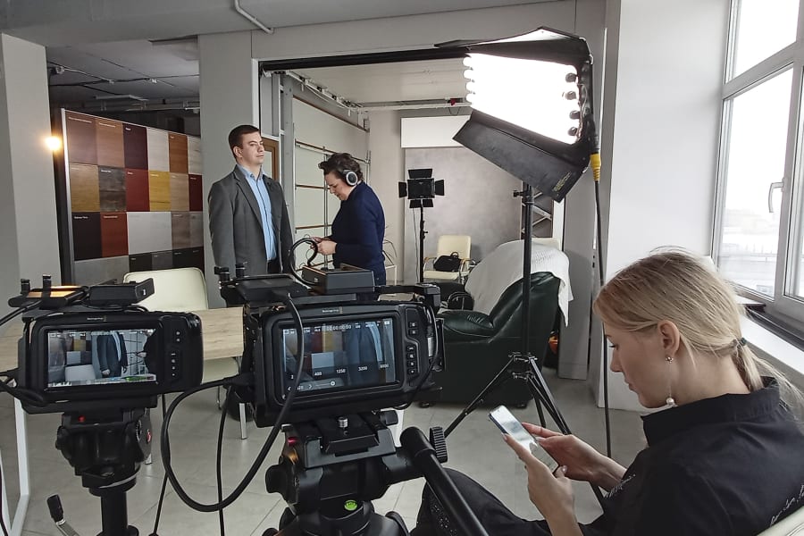 Настройка камер и света на съёмке серии «Hörmann объясняет» — режиссёр и оператор за работой