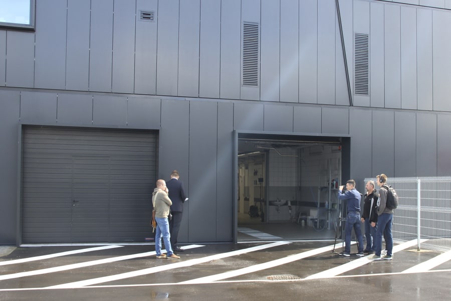 Подготовка локации для съёмки промо-видео Hörmann и Lexus — команда видеопродакшн студии Бондарева