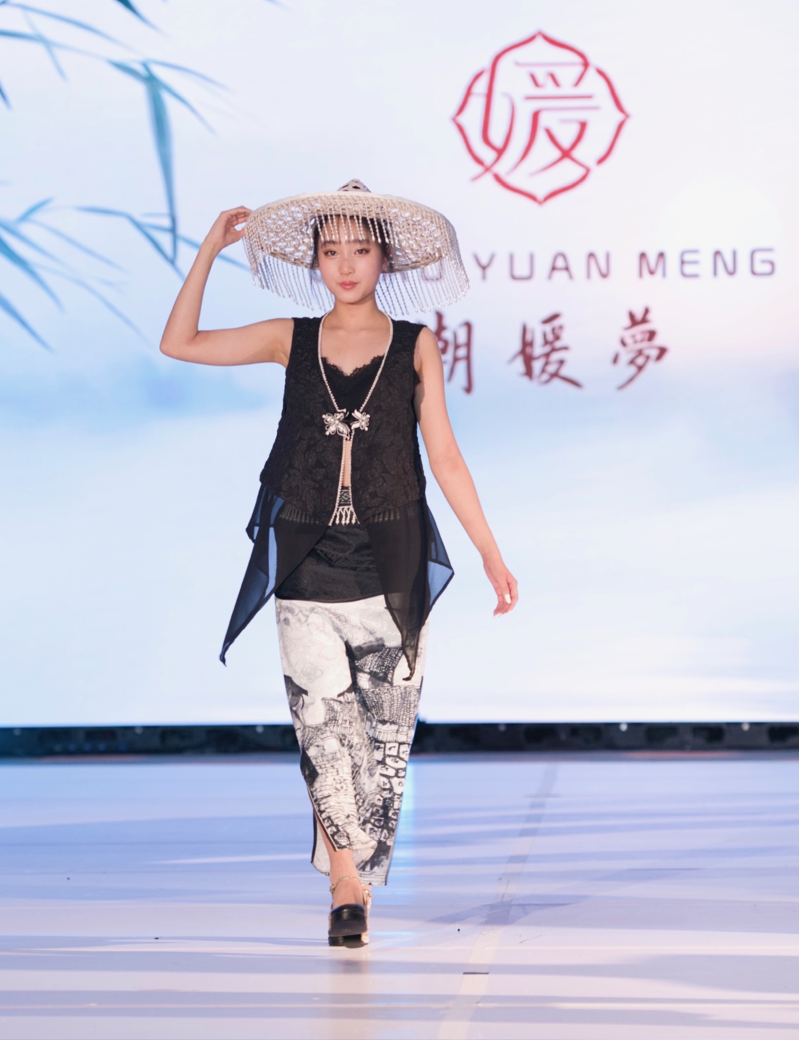 Look 15