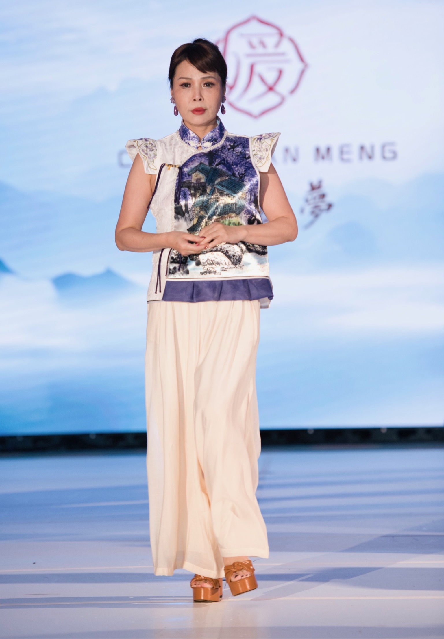 Look 16