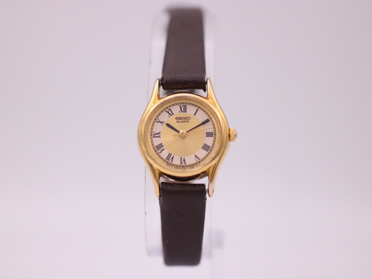 Seiko 2Y01-0A10 watch with gold dial and gold case, circa 1991