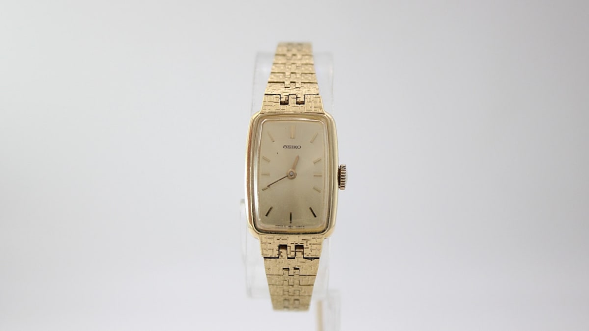 Front view of the Seiko 11-4860 gold-tone rectangular watch, showing the dial and textured bracelet from a slightly different angle.