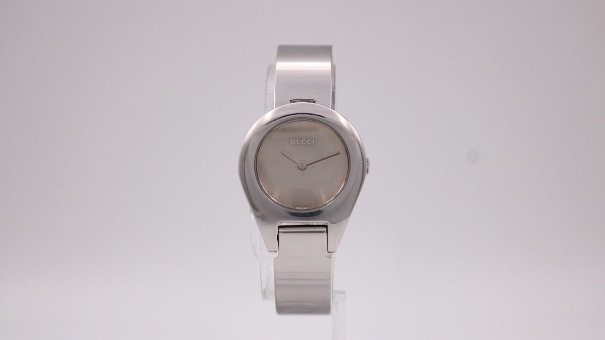 Gucci G.6700 L CI watch with black dial and silver case, 2000s
