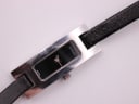 Close-up front view of the Gucci 3900L black minimalist dial with "GUCCI" and "SWISS MADE" text.
