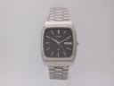 Front view of the Seiko 3223-5130 quartz watch with black dial and silver steel bracelet.