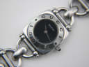 Close-up of the Gucci 6400 L black dial, with 'GUCCI' at 12 o'clock and 'swiss made' at 6 o'clock, and the engraved bezel.