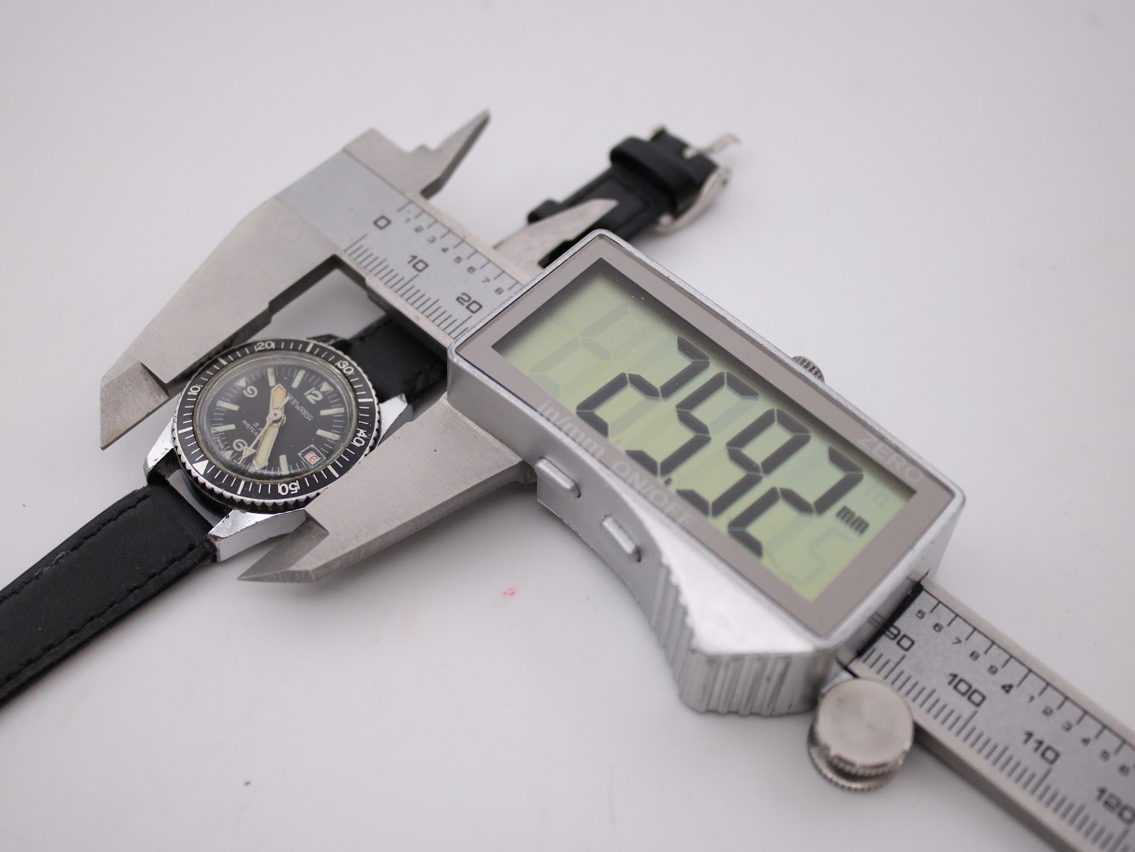 Digital caliper measuring the CASWATCH watch case diameter, displaying 29.92mm.