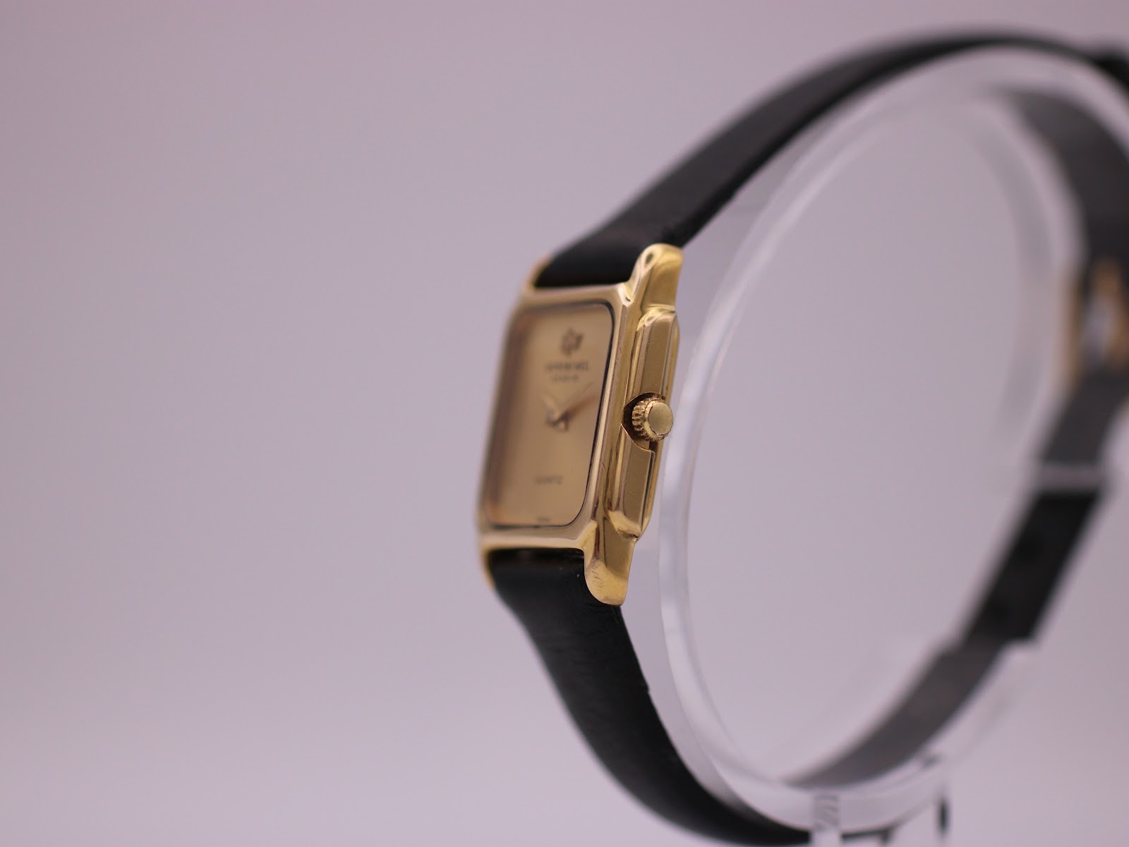 Side profile of the gold Raymond Weil watch, highlighting the crown and case thickness.