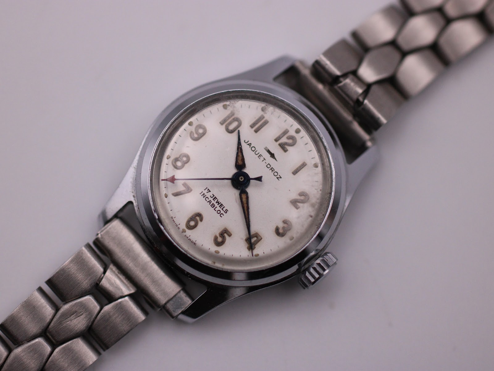 Close-up of the Jaquet-Droz cream dial with Arabic numerals, blued hands, and "17 JEWELS INCABLOC" text.