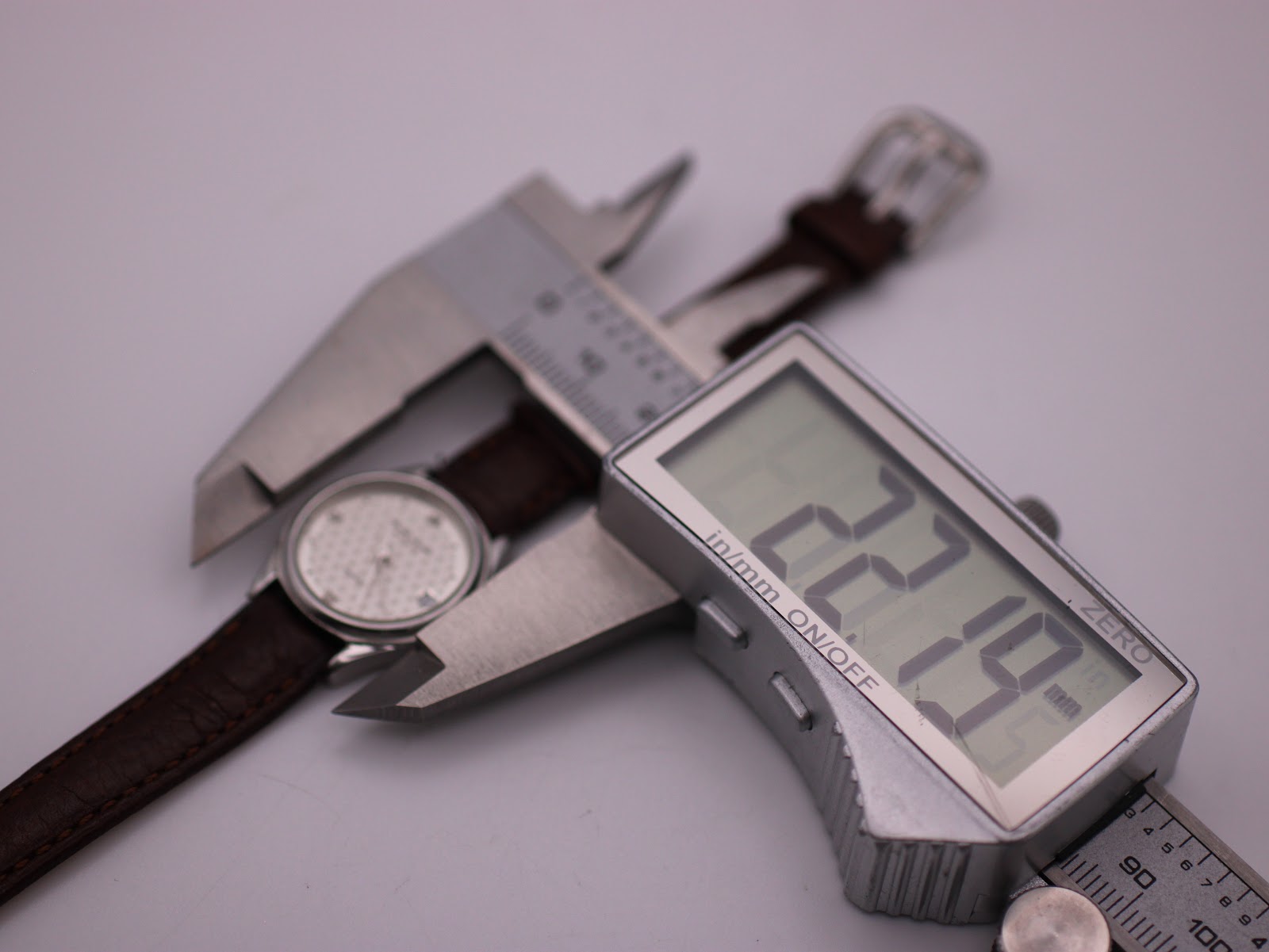 Digital caliper measuring the Favre Leuba watch case, displaying 22.19mm.