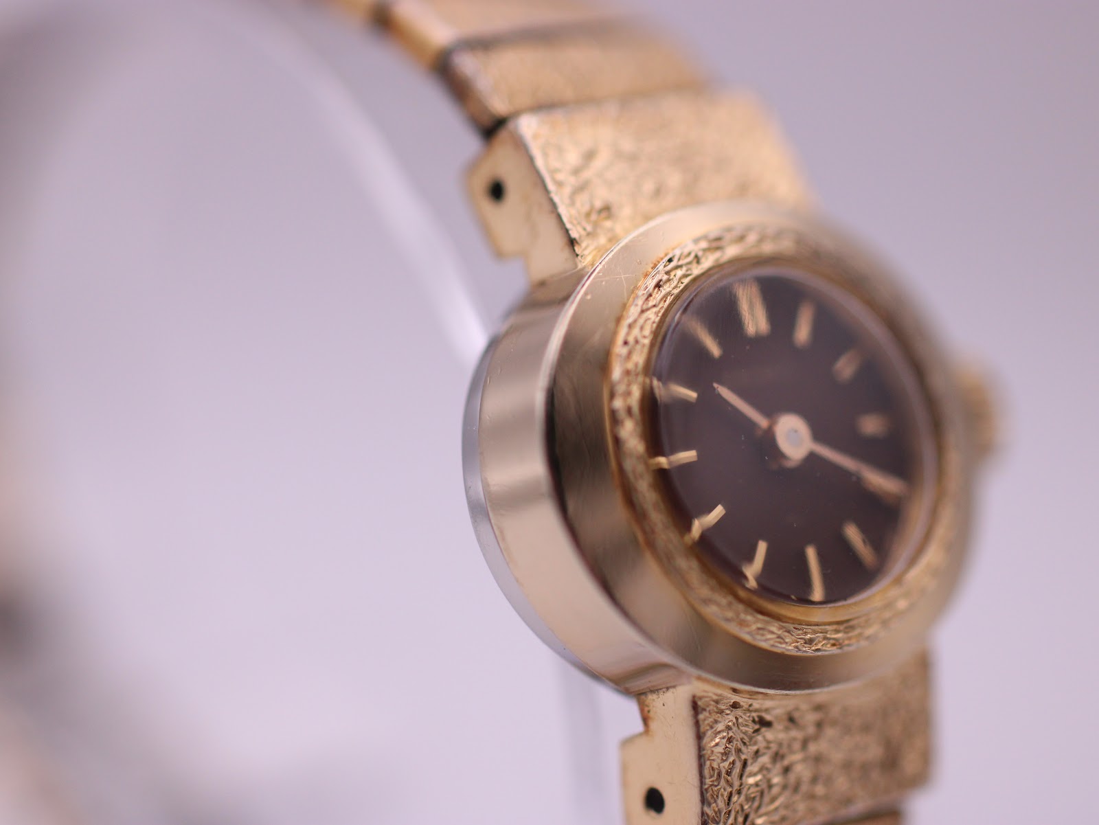 Side view close-up of the Seiko watch, highlighting the textured bezel and the profile of the case.