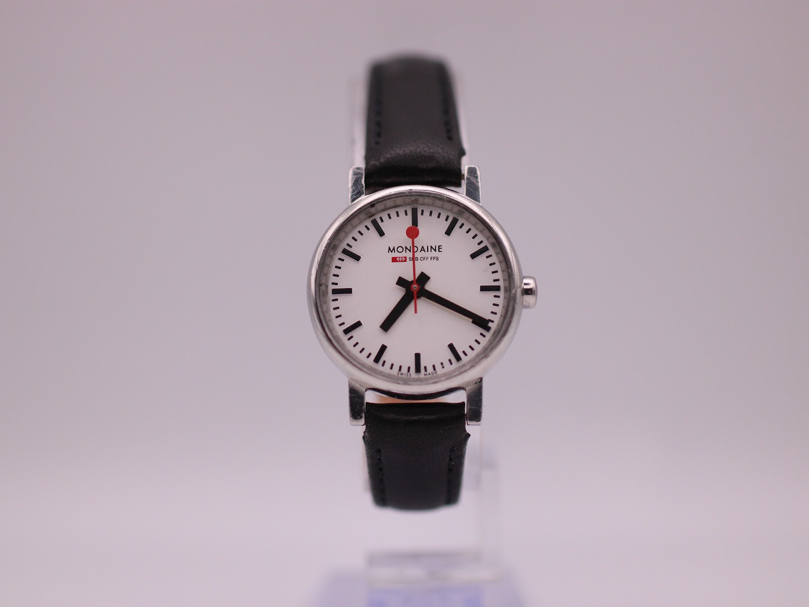 MONDAINE Official Swiss Railways Watch — photo 1