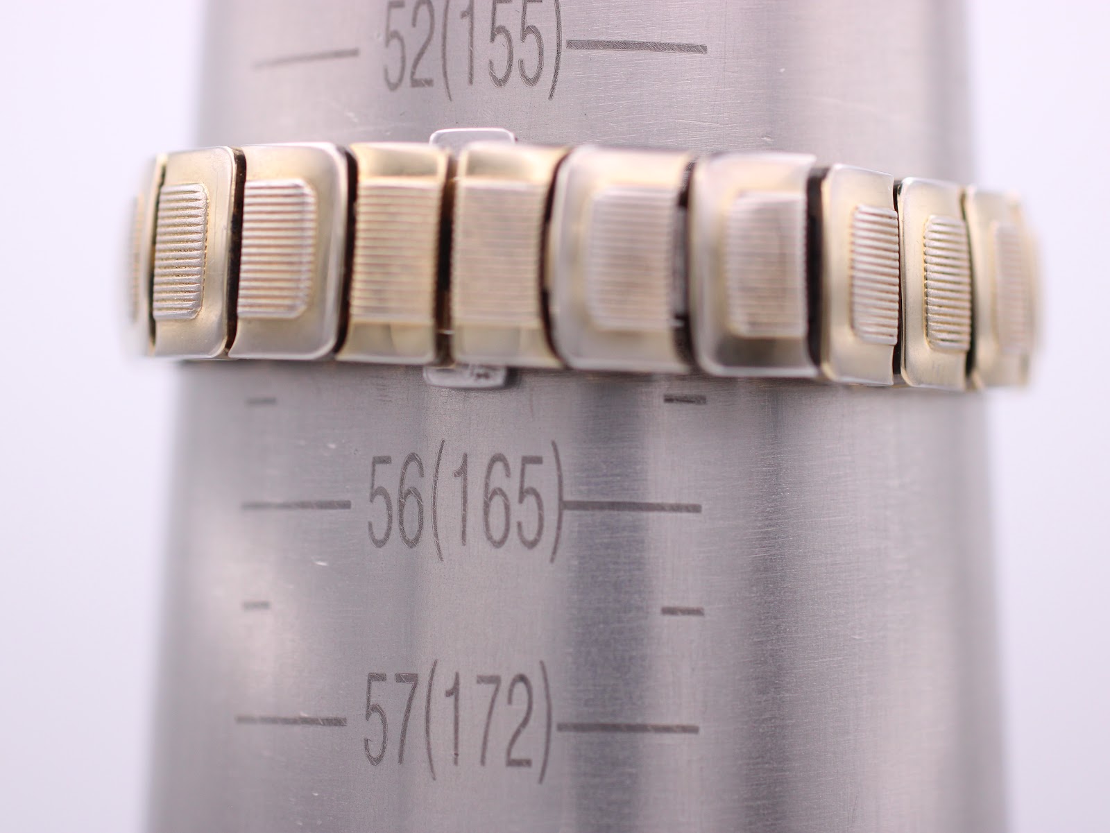 The Seiko Vivace watch bracelet shown on a wrist sizing gauge, indicating a circumference of approximately 165mm.