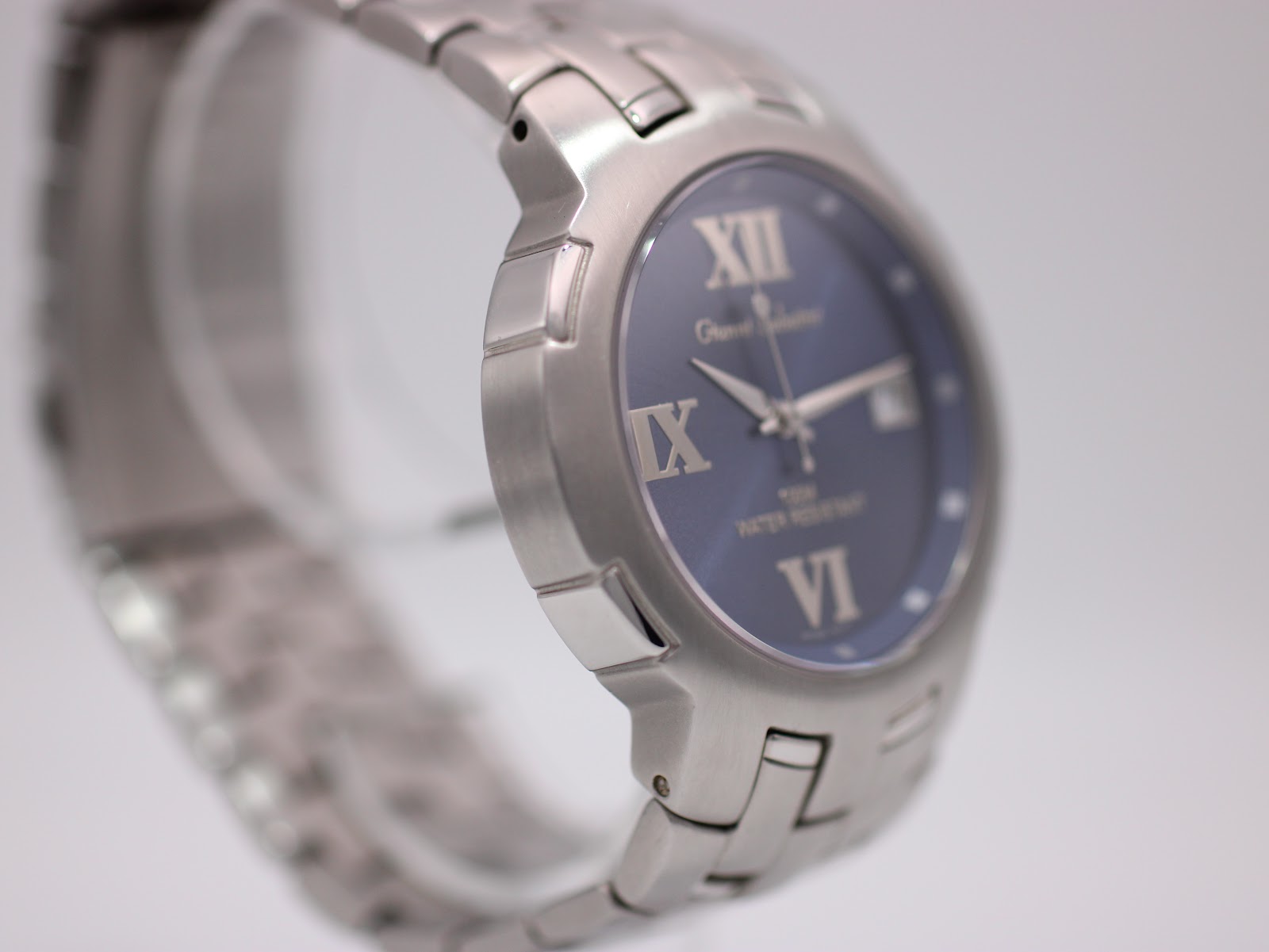 Side profile view of the Gianni Sabatini watch showing the brushed finish of the case.
