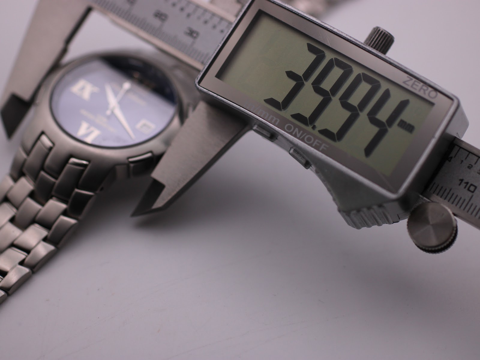 Digital caliper measuring the case diameter of the Gianni Sabatini watch, displaying 39.94mm.