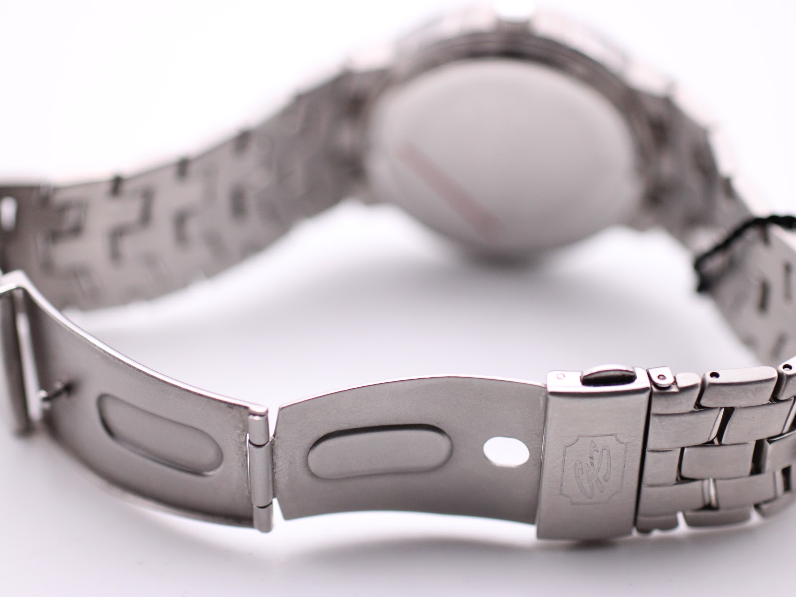 Close-up of the deployant clasp on the stainless steel bracelet, showing the Gianni Sabatini logo.