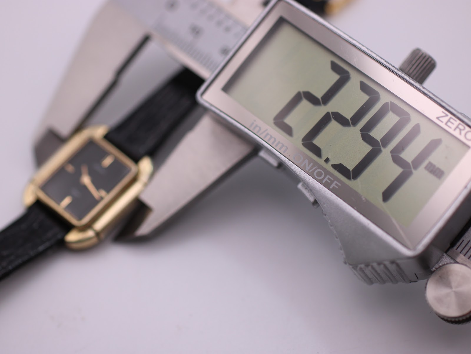 Digital caliper displaying a precise measurement of 22.94mm across the case of the Seiko Socie watch.
