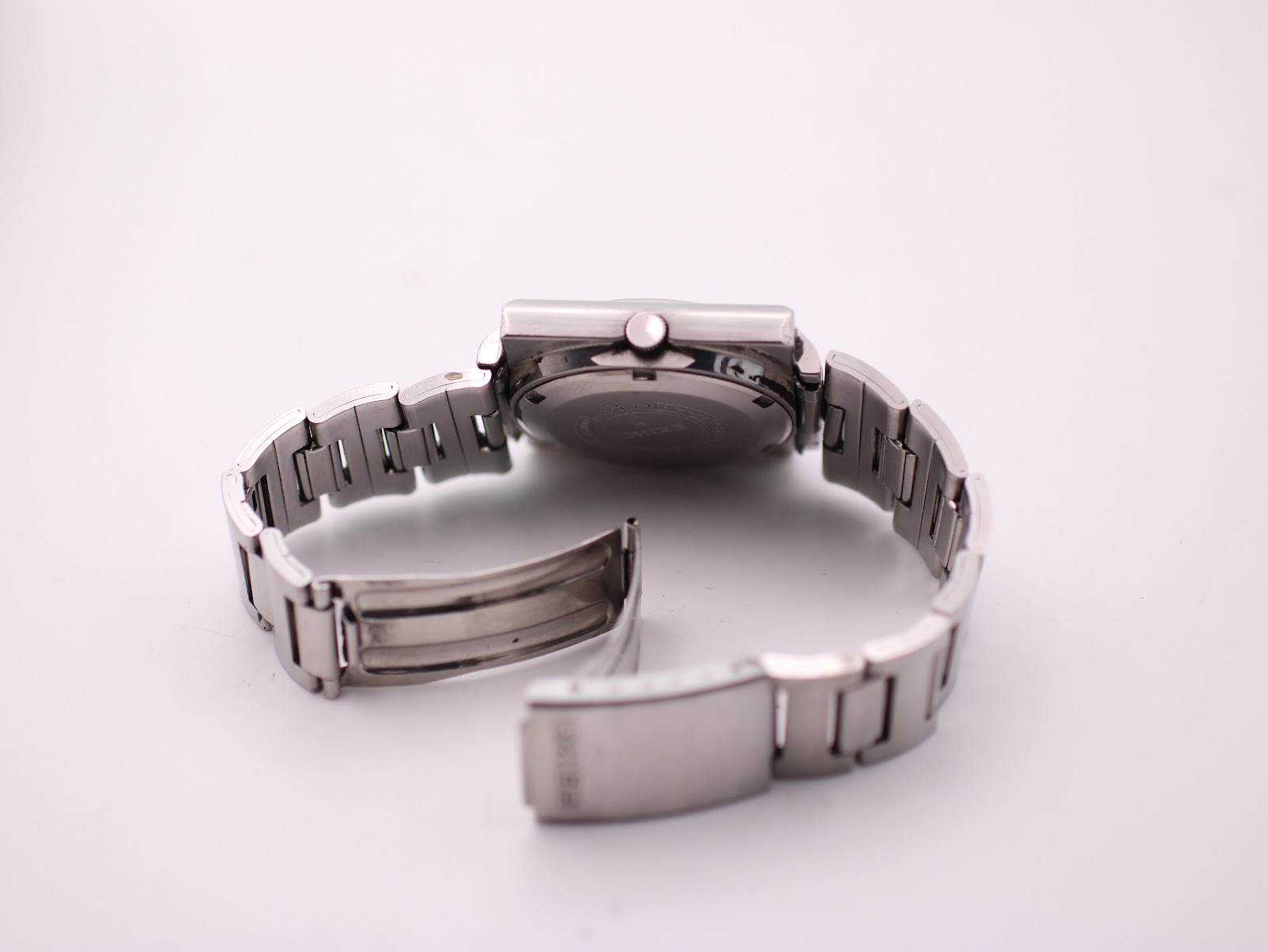 Side view of the Seiko 6119-5401 with its steel bracelet and deployed clasp.