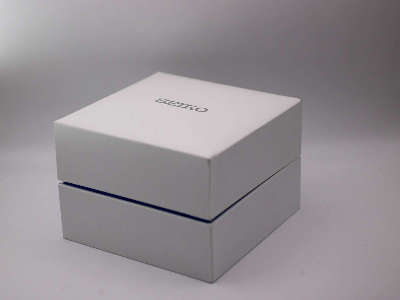 Top view of the original white Seiko presentation box.