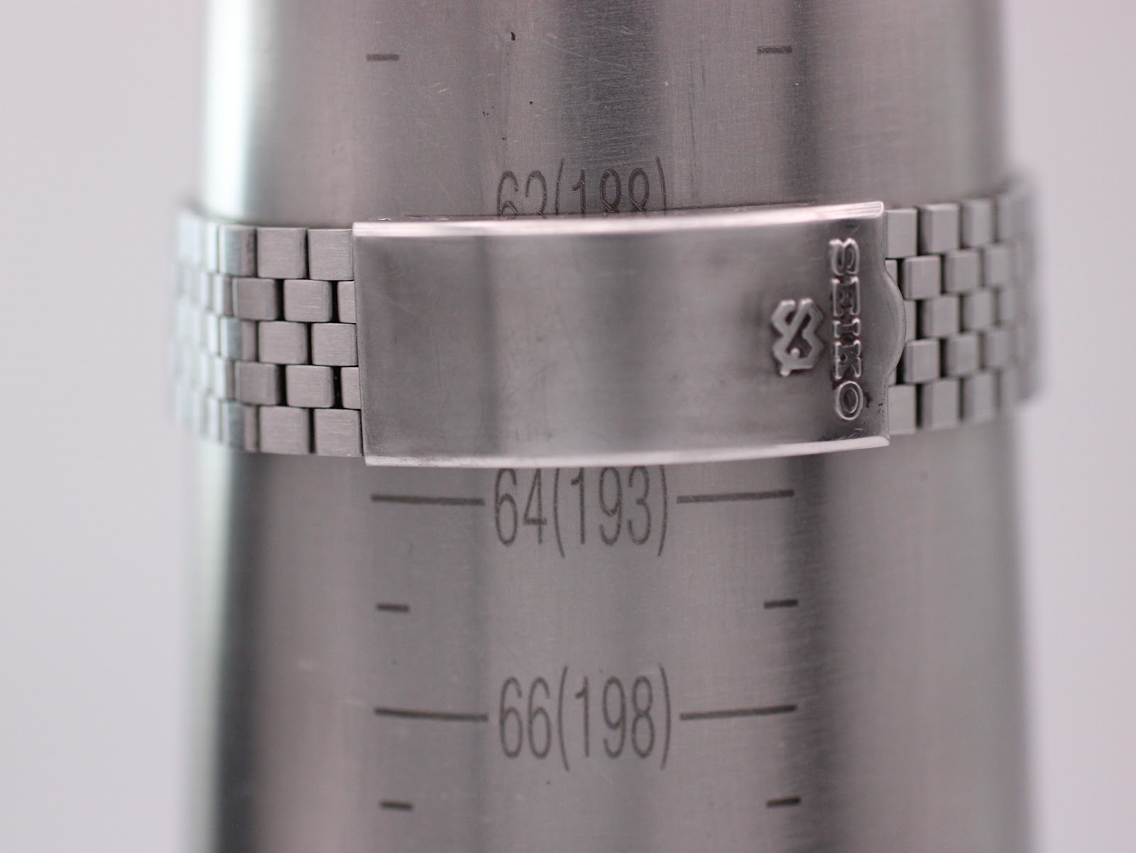 Close-up of the Seiko signed fold-over clasp on a wrist sizing gauge, indicating a maximum wrist circumference of approximately 193mm / 19.3cm.