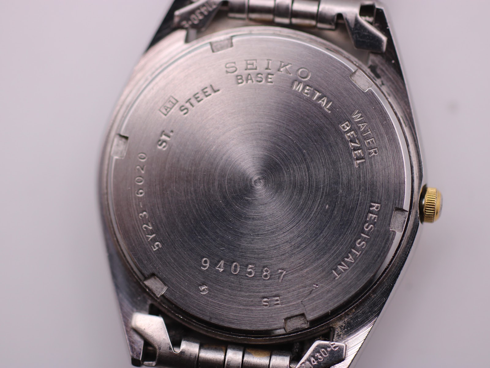 Close-up of the stainless steel case back, showing 'SEIKO', '5Y23-6020', 'WATER RESISTANT' and serial number '940587'.