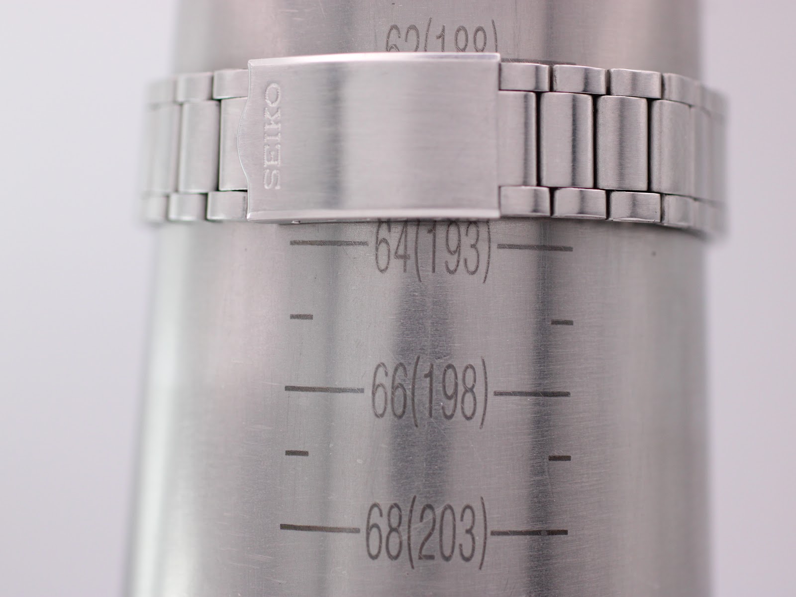 Close-up of the Seiko signed clasp on a wrist sizing gauge showing a 193mm / 19.3cm circumference.