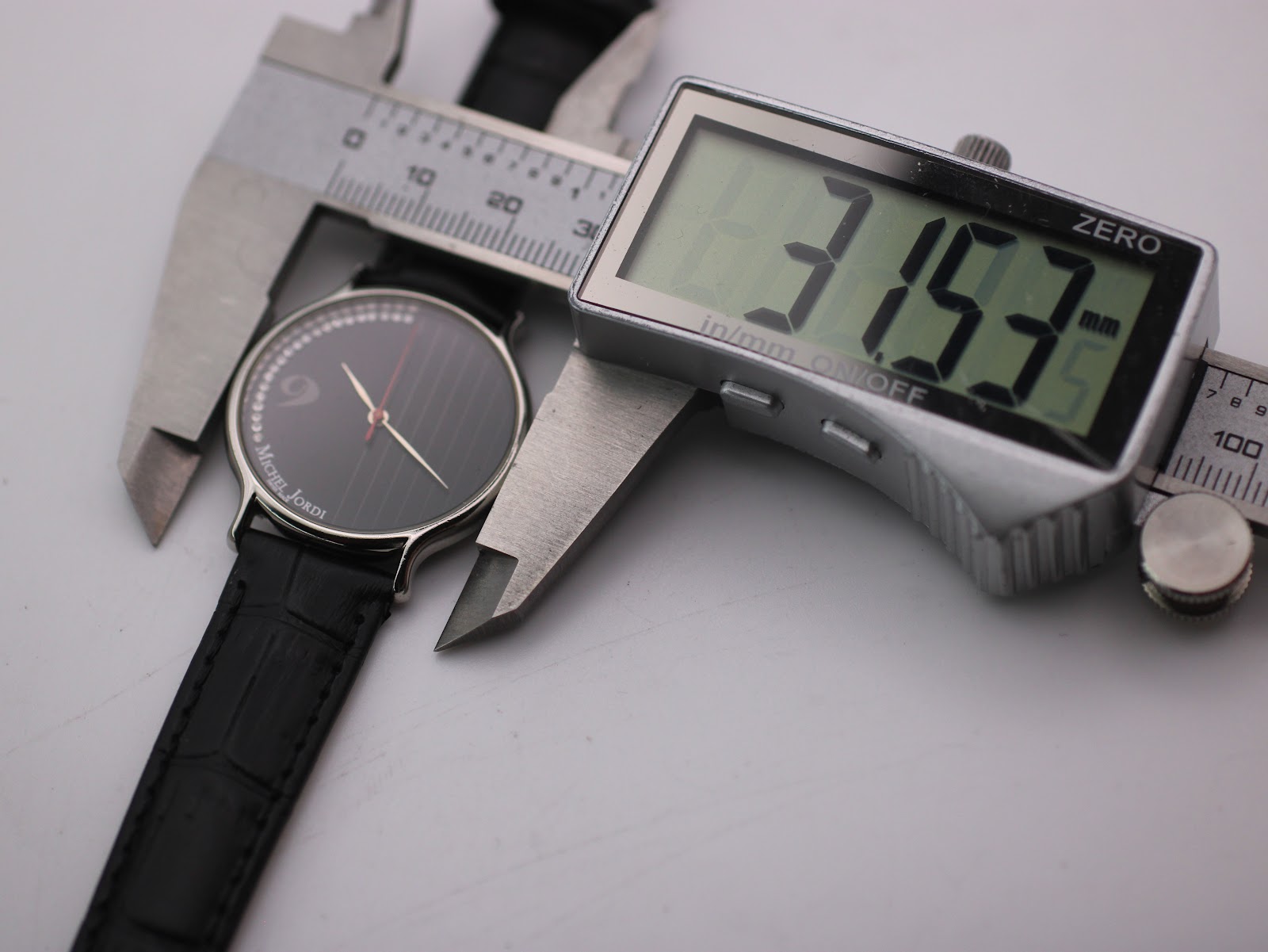 Digital caliper measuring the case diameter of the Michel Jordi watch, displaying 31.53mm.