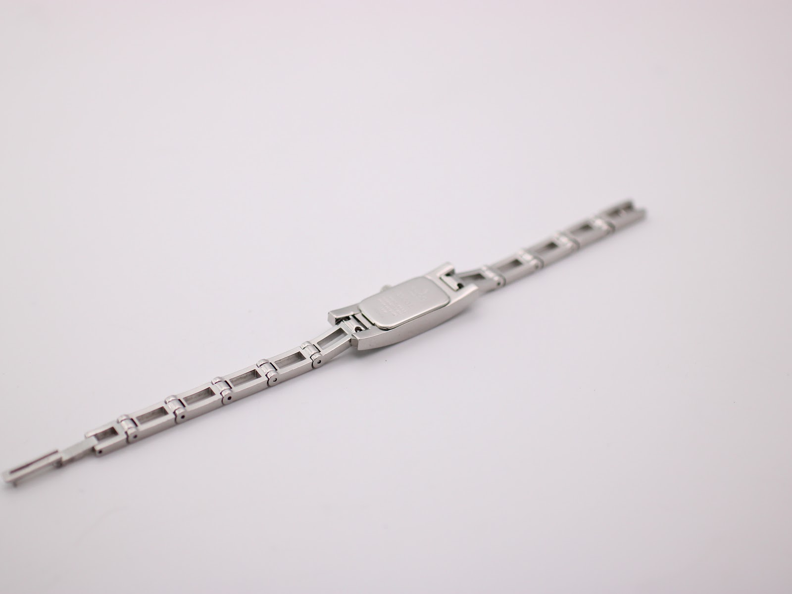 Back view of the Gucci 3900 L watch with the bracelet fully extended, showing the rectangular case back.