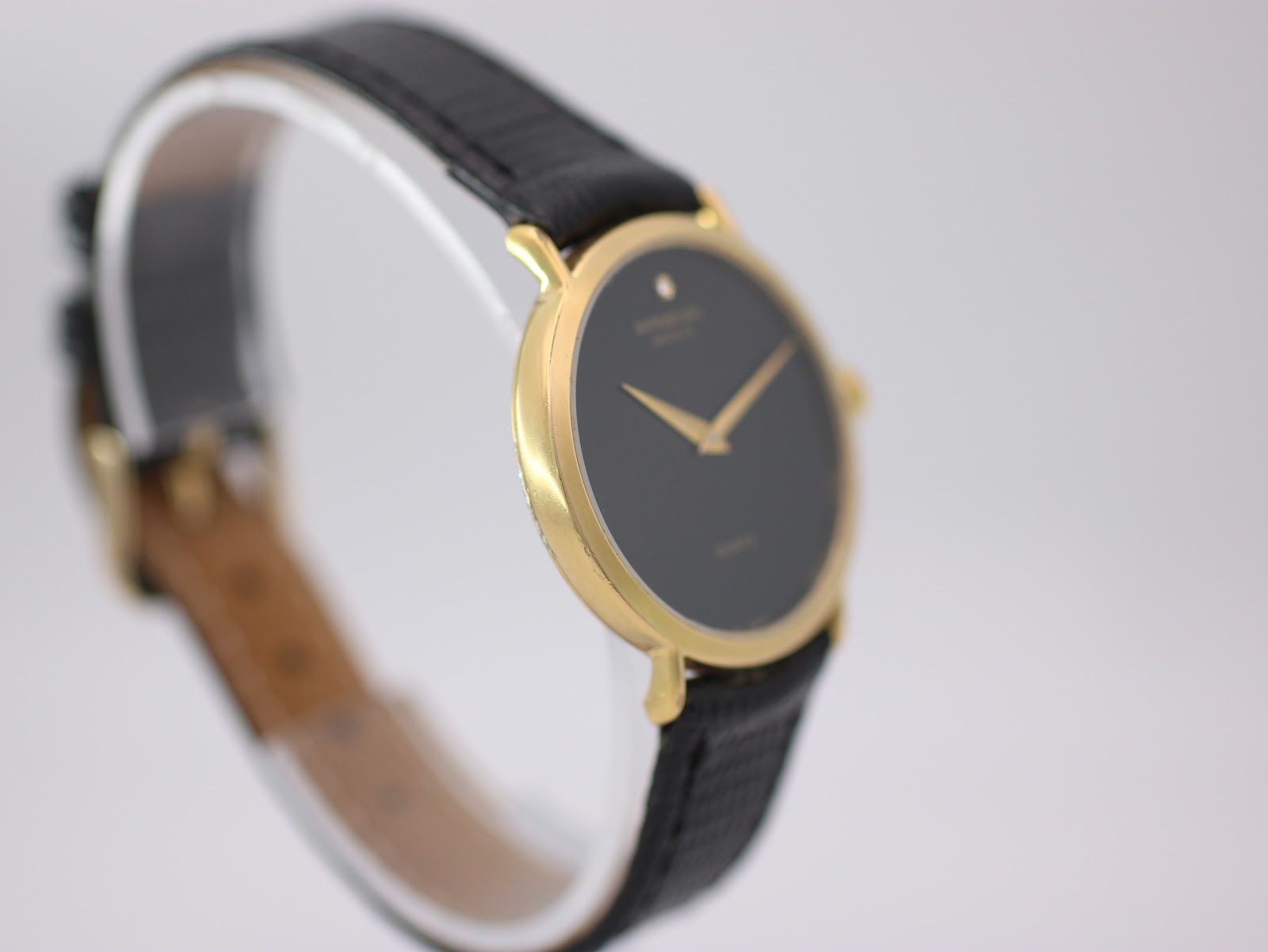 Another angled side view of the Raymond Weil 5508, highlighting the slim profile and gold tone of the case.