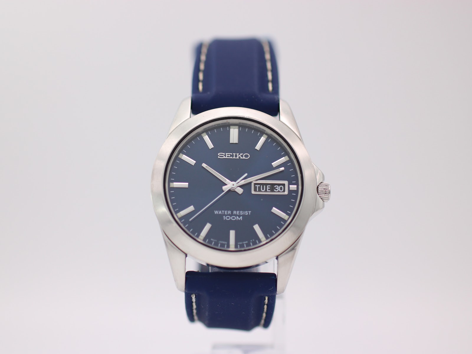 Seiko V743-9A20 quartz watch with a striking blue dial