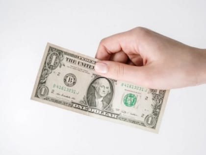 Экономист Ракша объяснил рост курса доллара высокой инфляцией