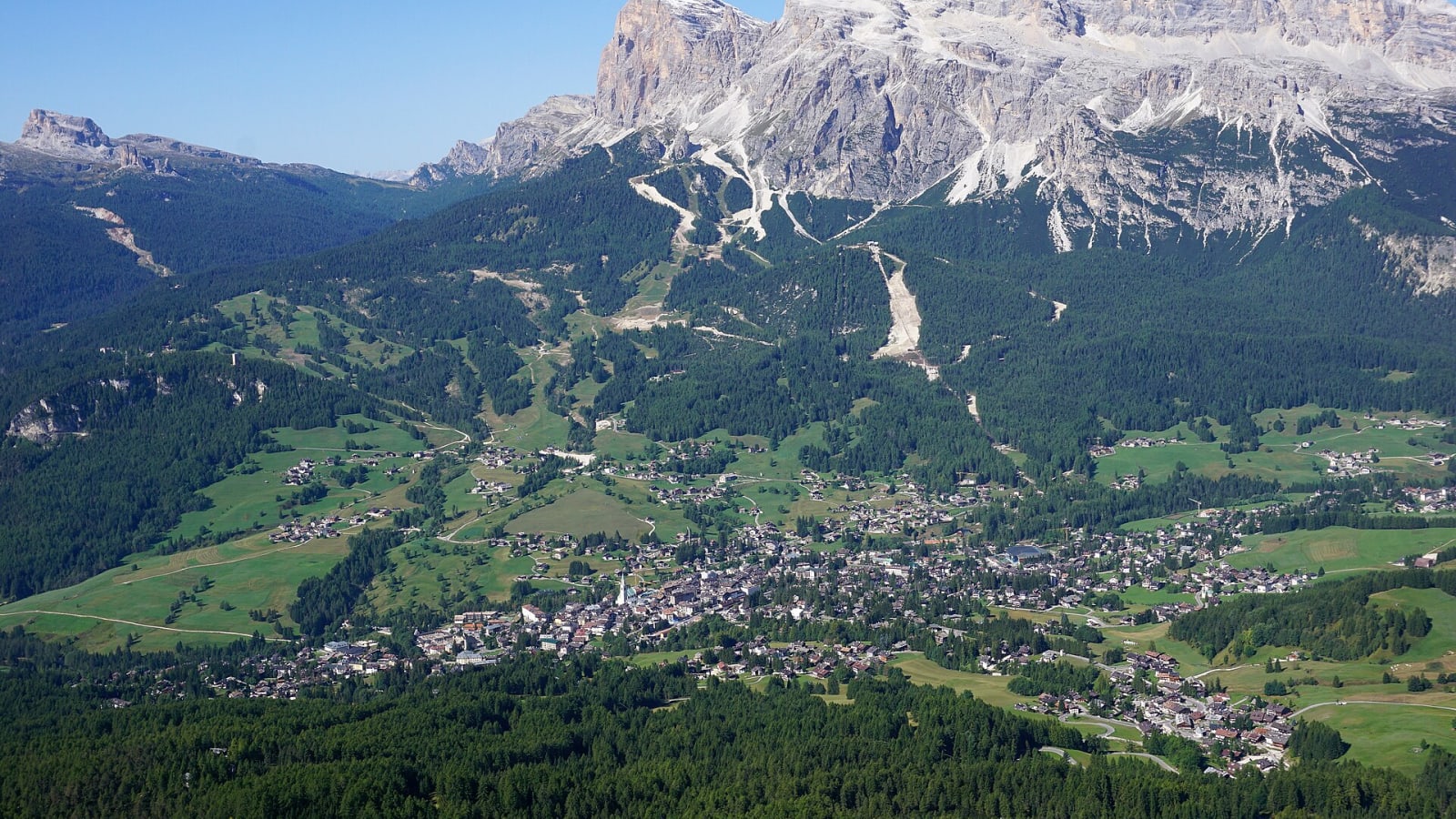 Cortina d'Ampezzo — vista de la estación