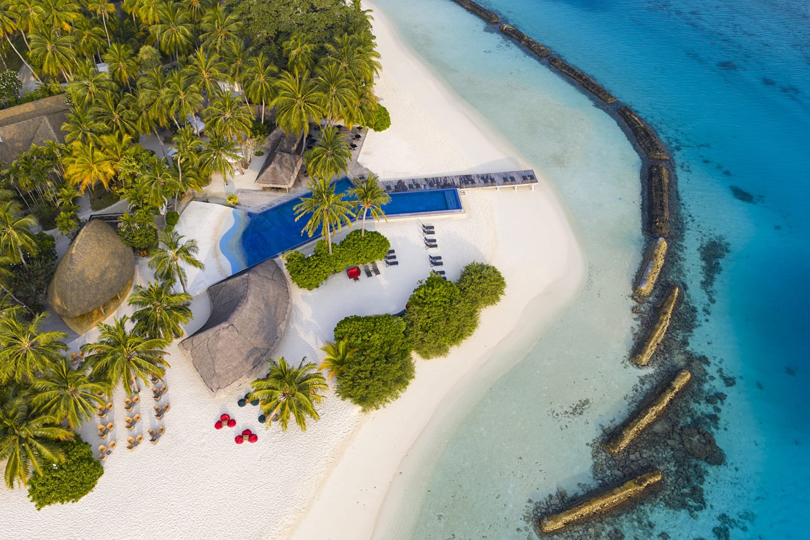 Niva Kuramathi — IslandVilliage DroneWide