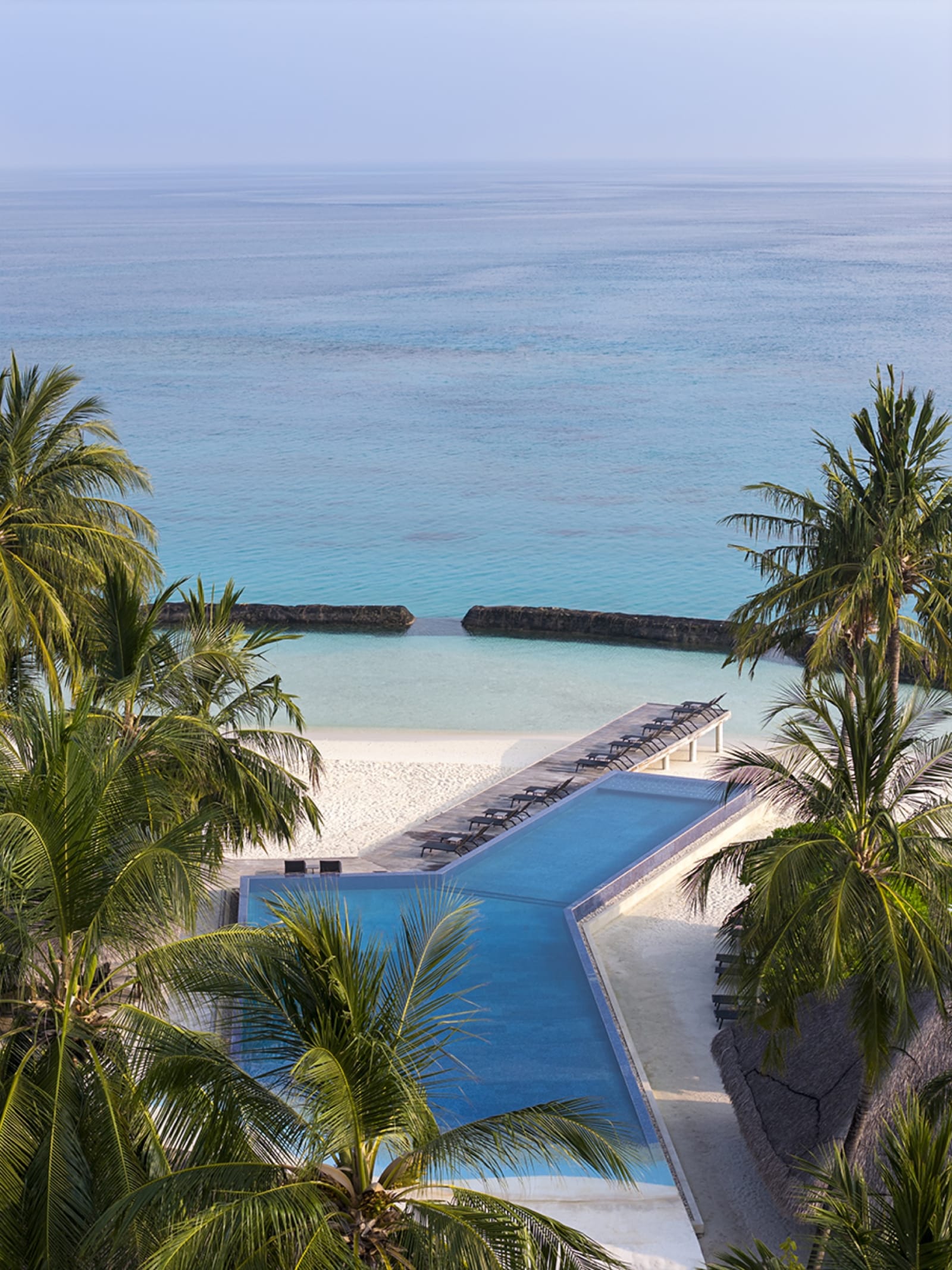 Niva Kuramathi — Pool SandBar (vista drone) Vertical