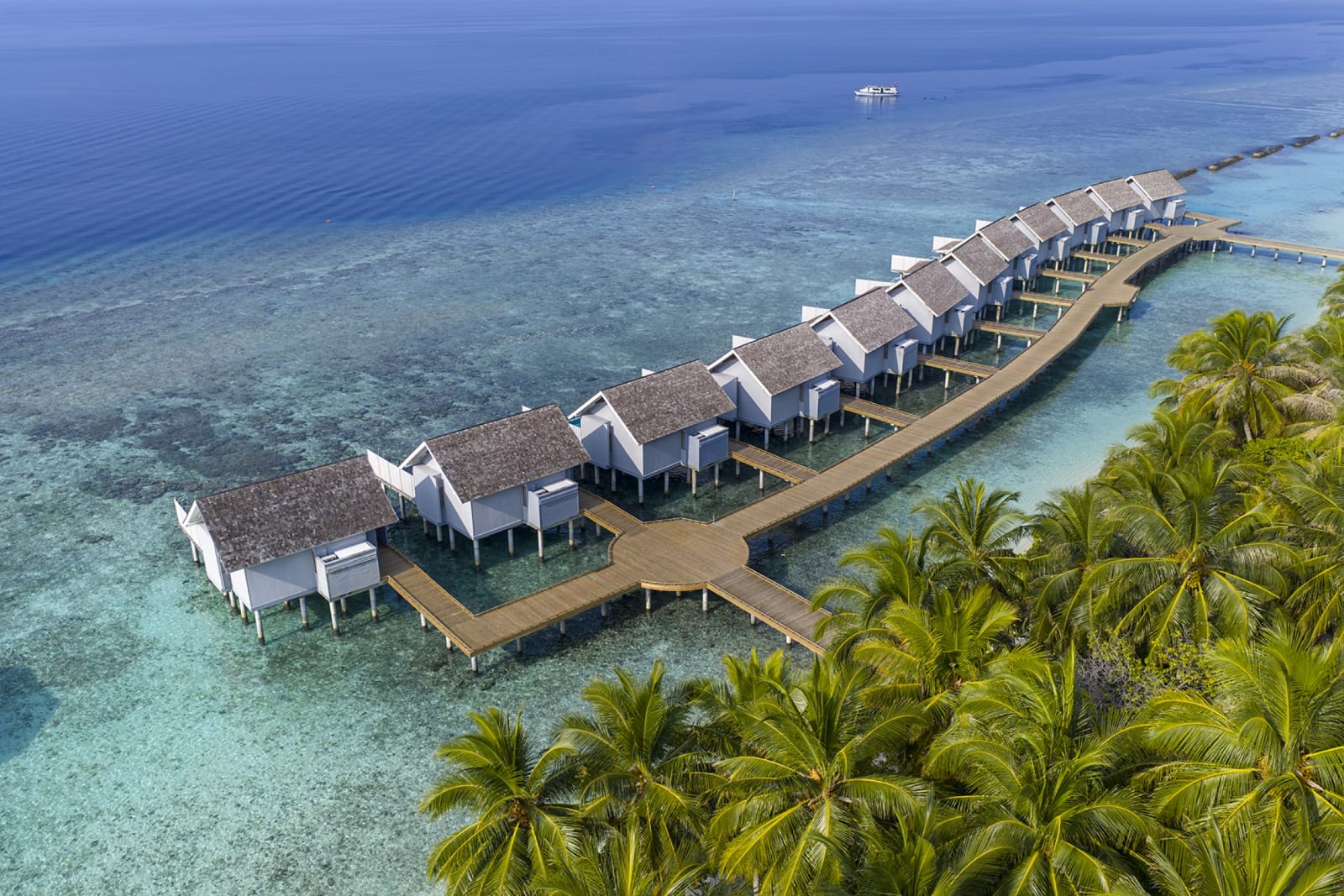 Niva Kuramathi — WaterVillas w Pool Cluster (vista drone)