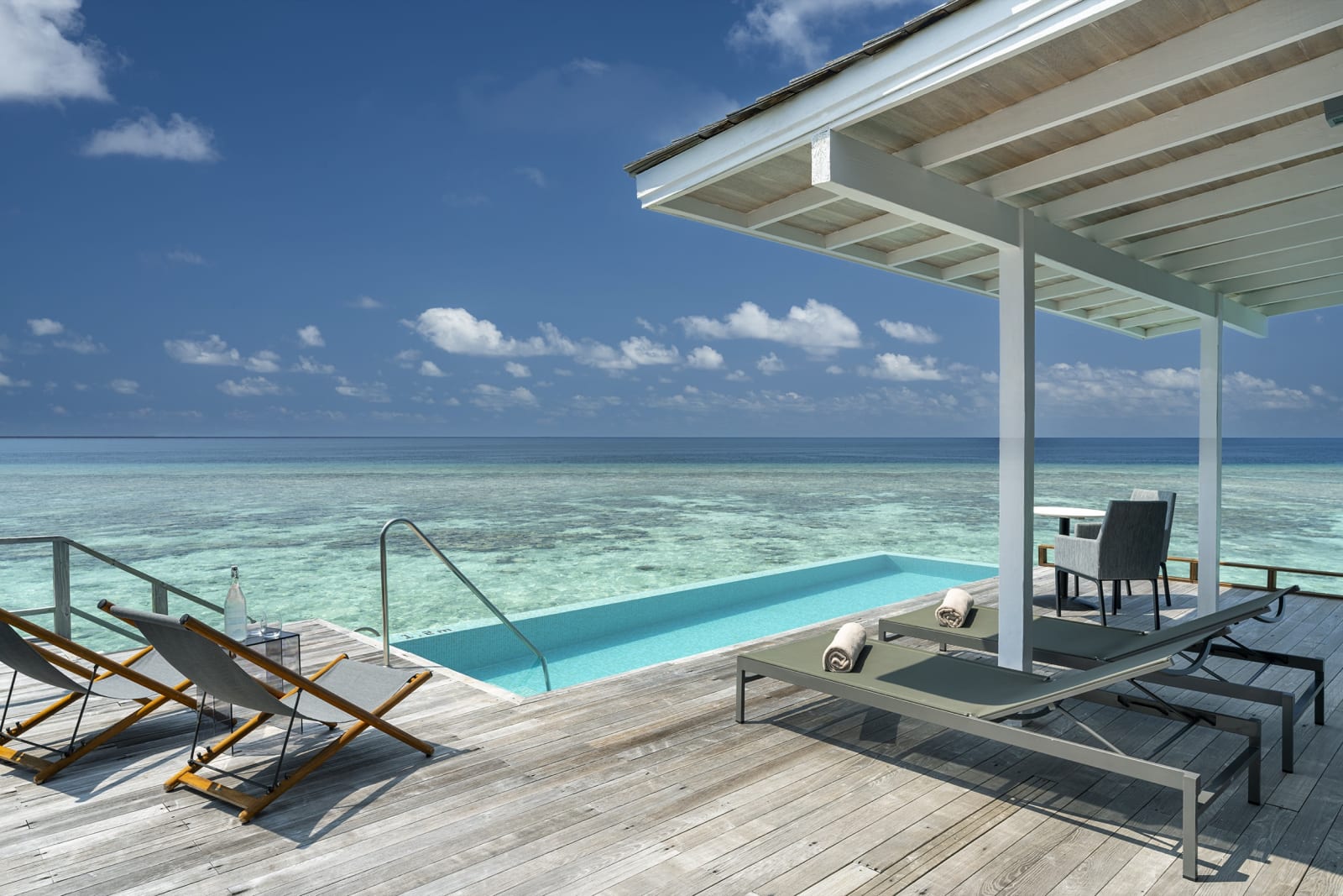 Niva Kuramathi — Thundi WVP PoolDeck (1)