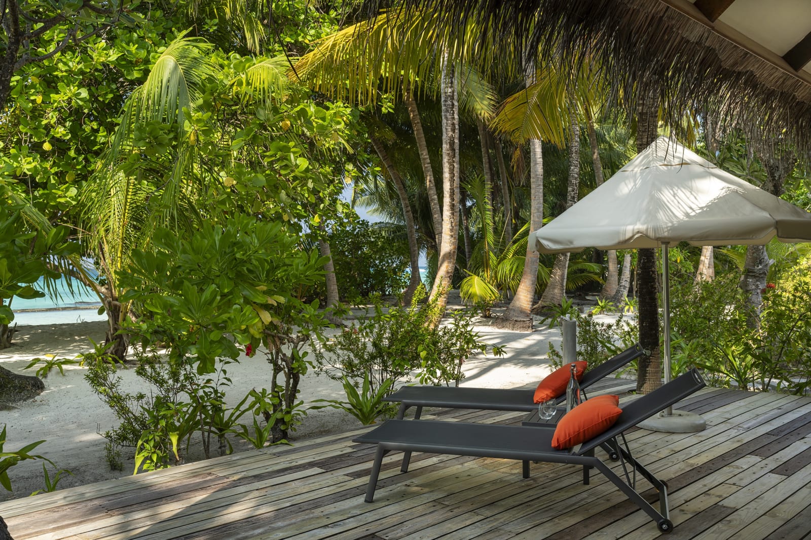 Niva Kuramathi — Honeymoon Villa Sundeck