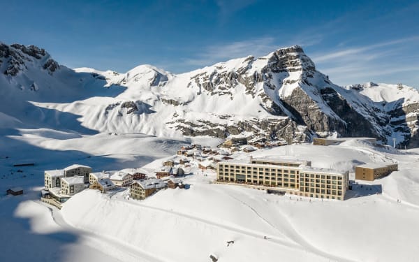 Dormir en las pistas: hoteles suizos con esquí en la puerta