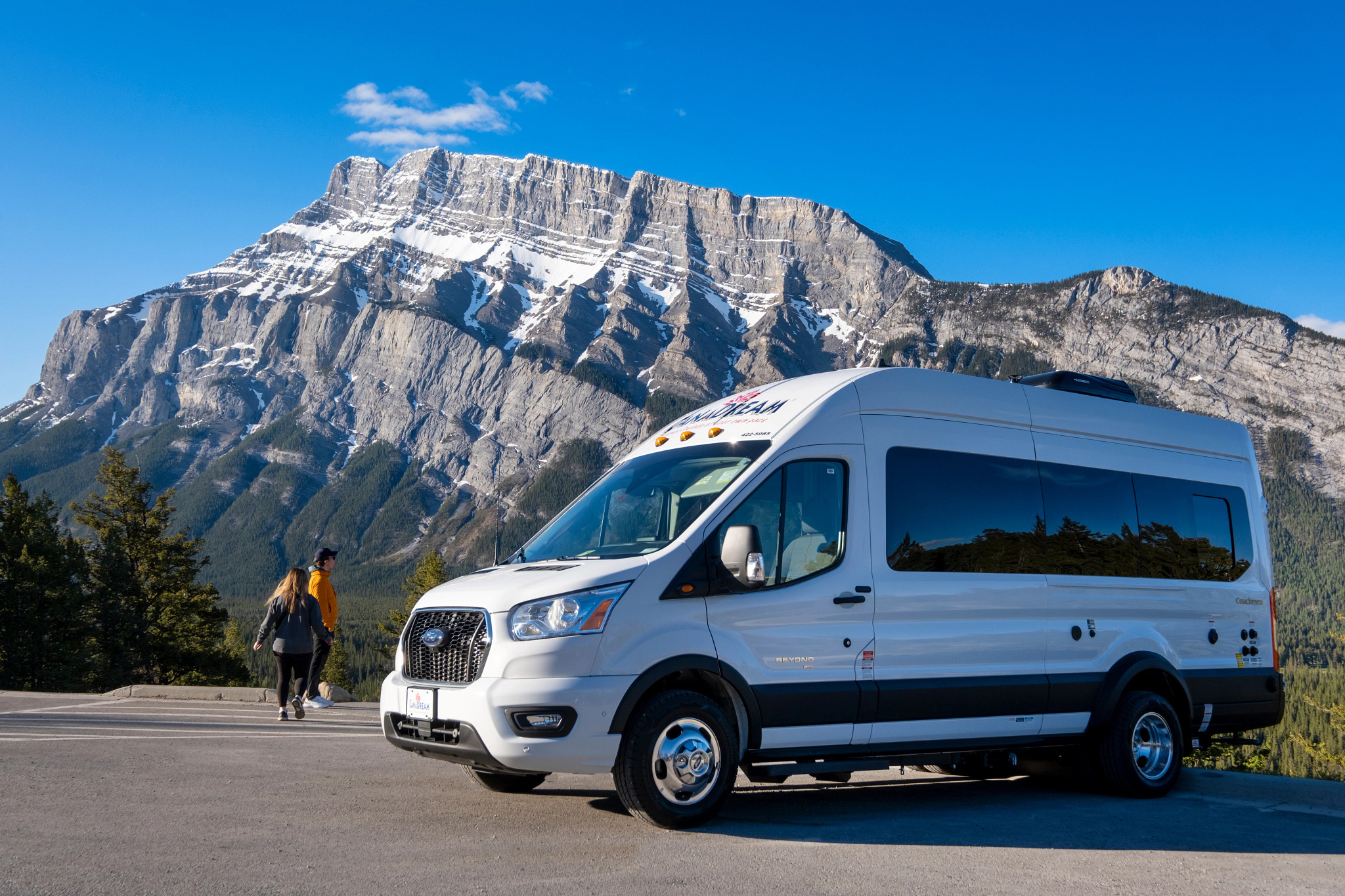 CanaDream Deluxe Van Camper (DVC) en las Rocosas
