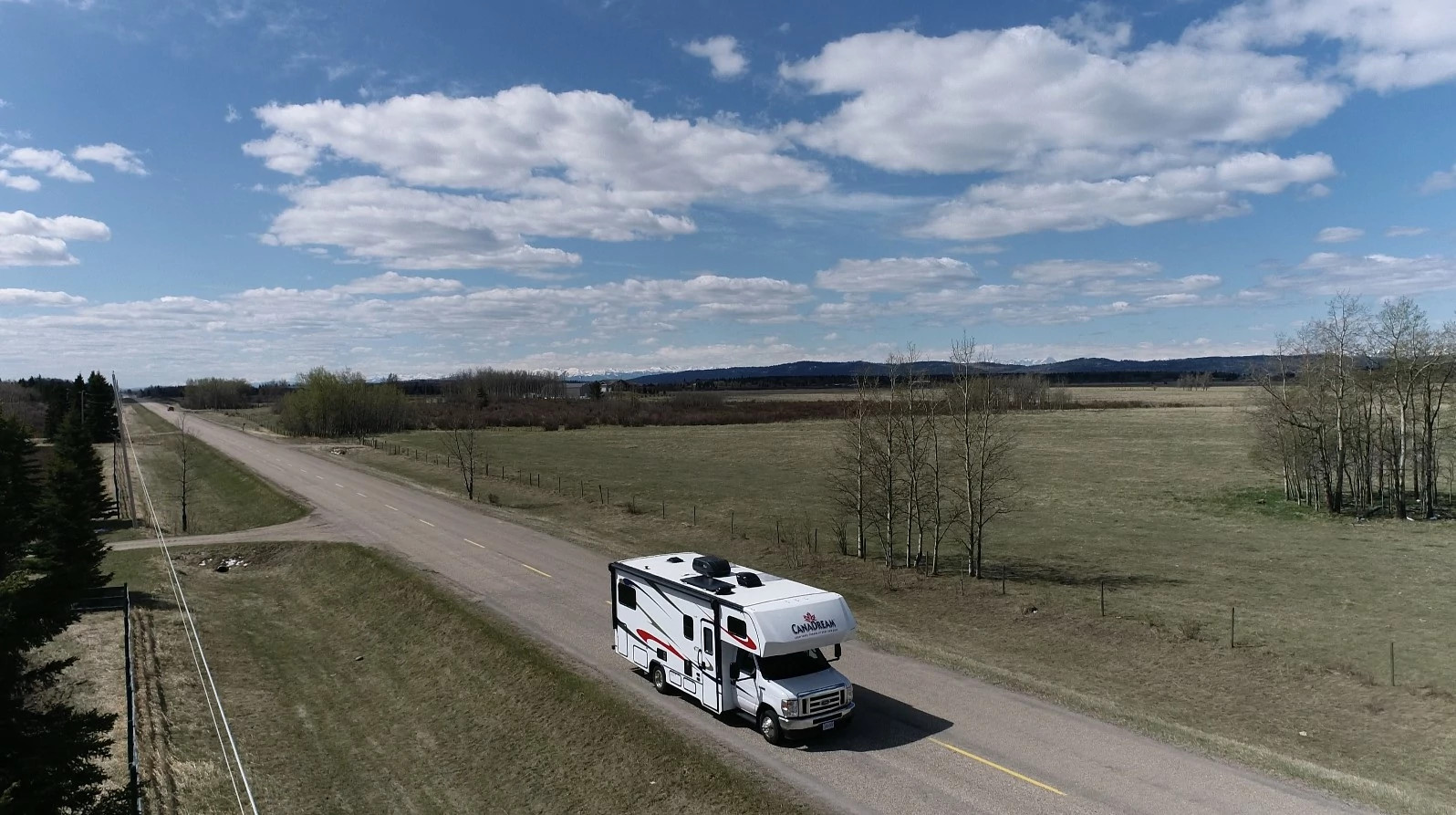 CanaDream Midi Motorhome (MH-B) en Alberta — vista aérea