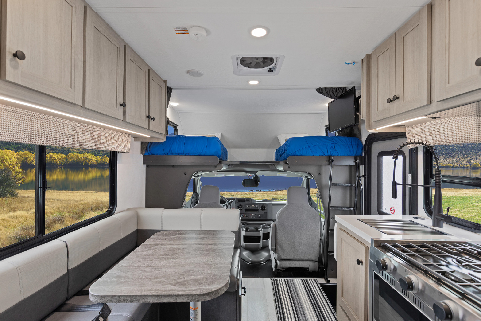 Cocina y dinette — CanaDream MH-C