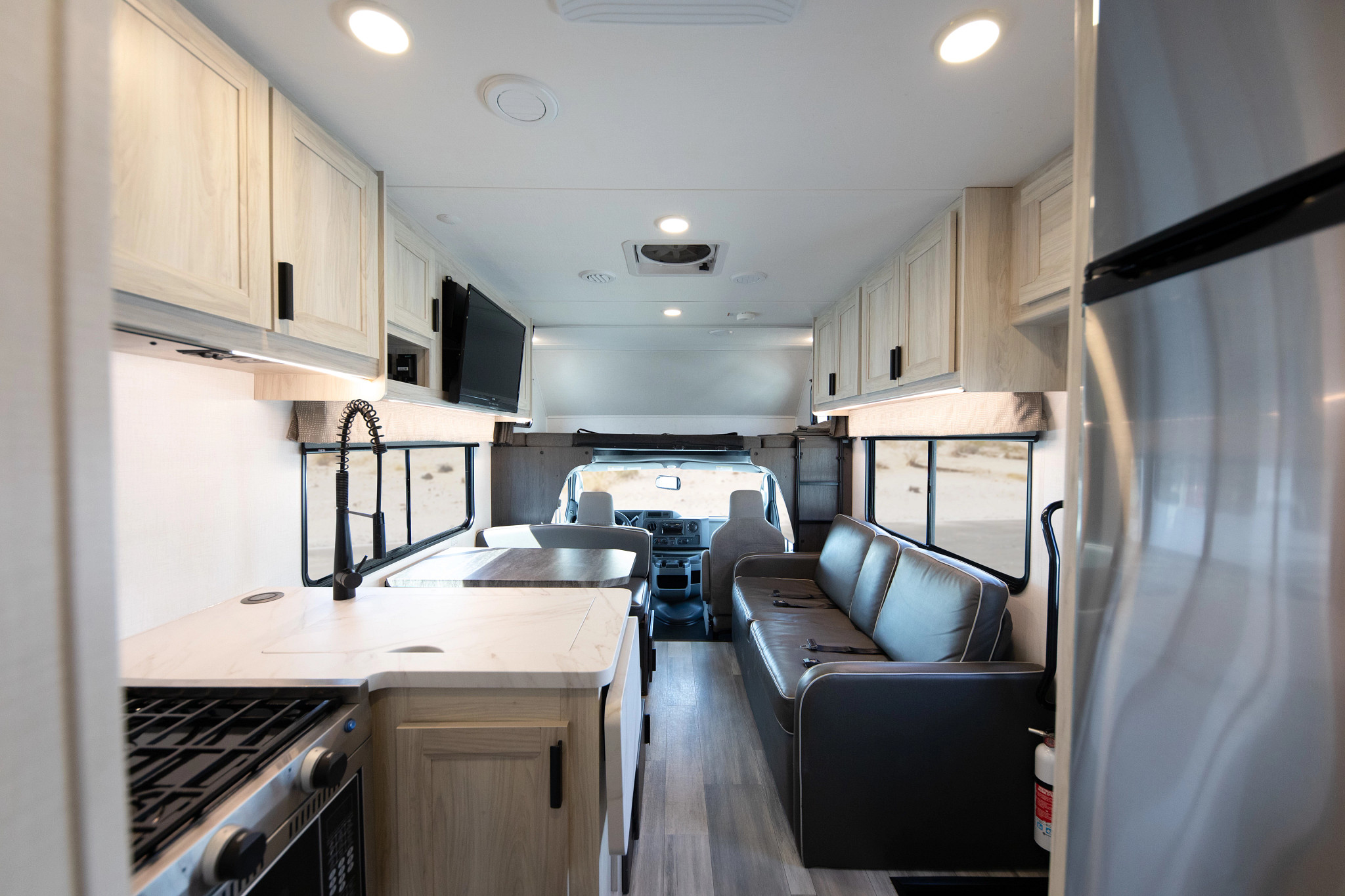 Dinette — El Monte Class C Large (SS2950)